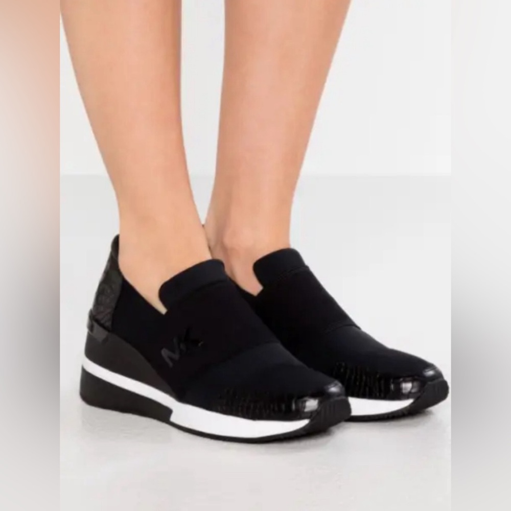 Michael Kors MK trainer sneakers women’s 👟 slip-on black & white Size 8.5